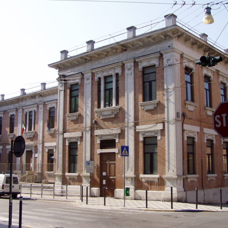 SCUOLA PRIMARIA DE AMICIS